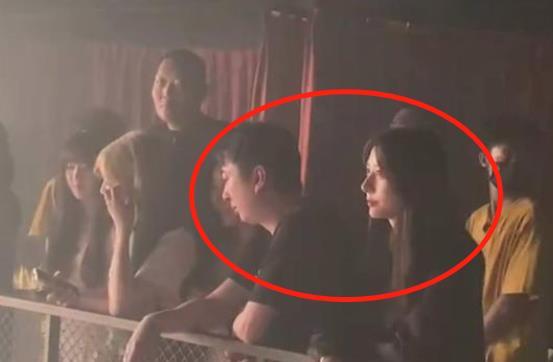 吃瓜q群网红,揭秘网络红人的幕后生活  第2张